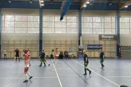 Uczestnicy podczas meczu