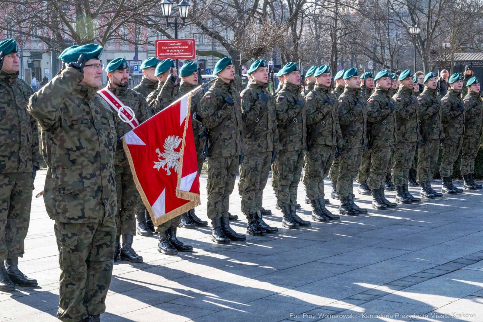 Kukliński, 22 rocznica, obchody, pomnik, znicz, wojsko, zdjęcia  Autor: Piotr Wojnarowski