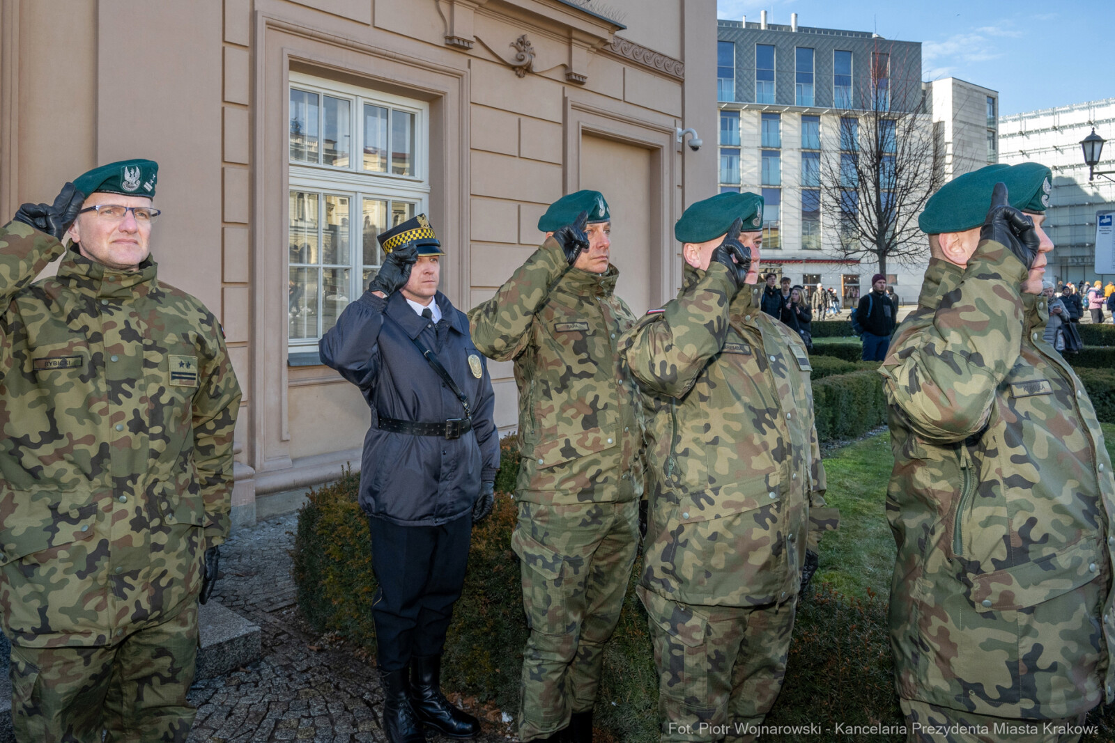 Kukliński, 22 rocznica, obchody, pomnik, znicz, wojsko, zdjęcia  Autor: Piotr Wojnarowski