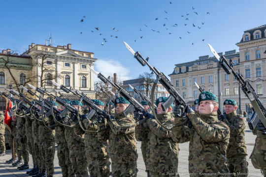 Kukliński, 22 rocznica, obchody, pomnik, znicz, wojsko, zdjęcia