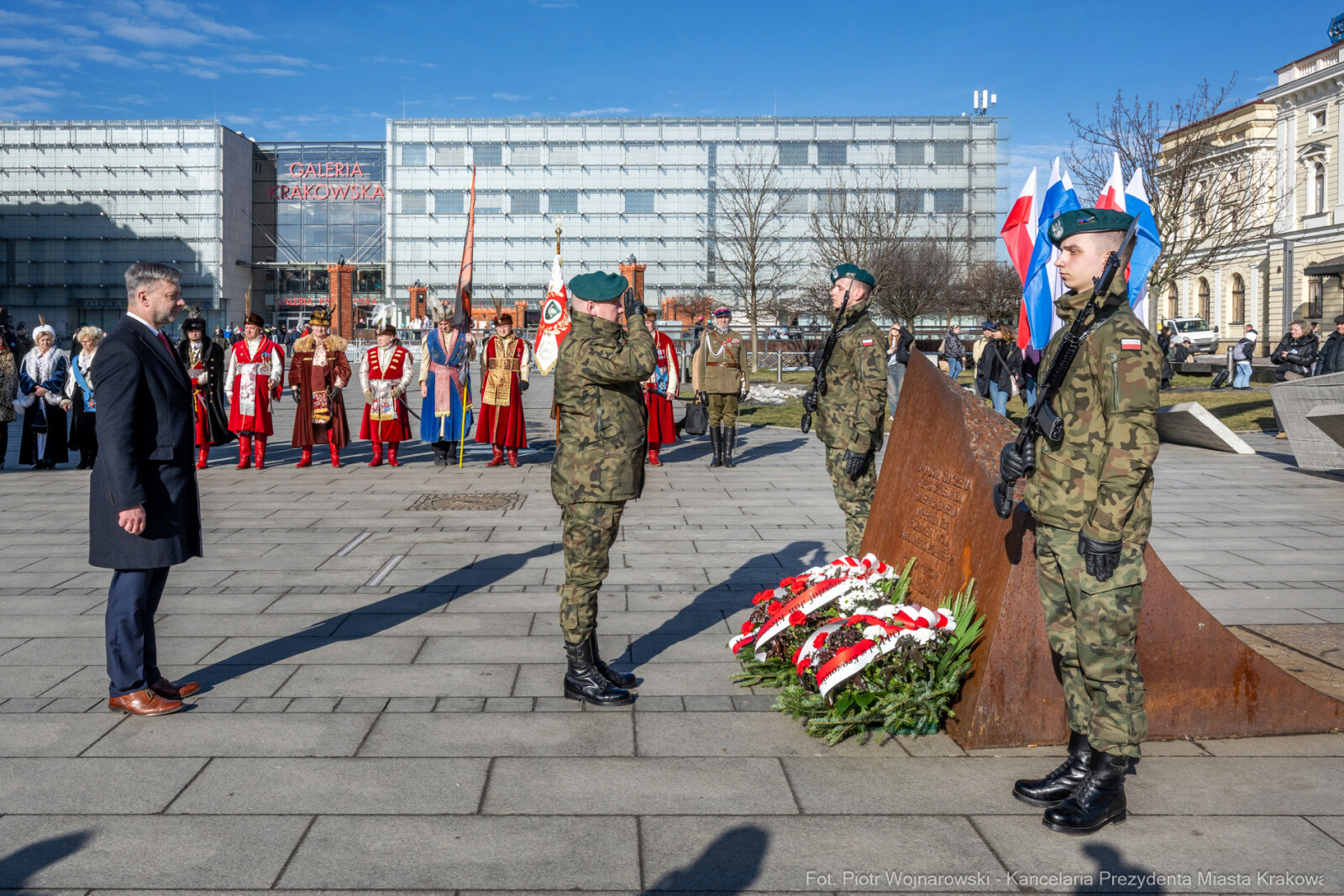 Kukliński, 22 rocznica, obchody, pomnik, znicz, wojsko, zdjęcia  Autor: Piotr Wojnarowski