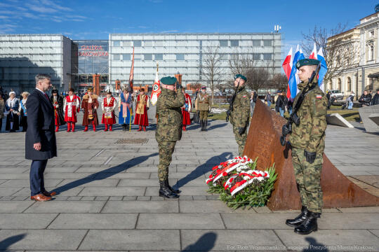 Kukliński, 22 rocznica, obchody, pomnik, znicz, wojsko, zdjęcia
