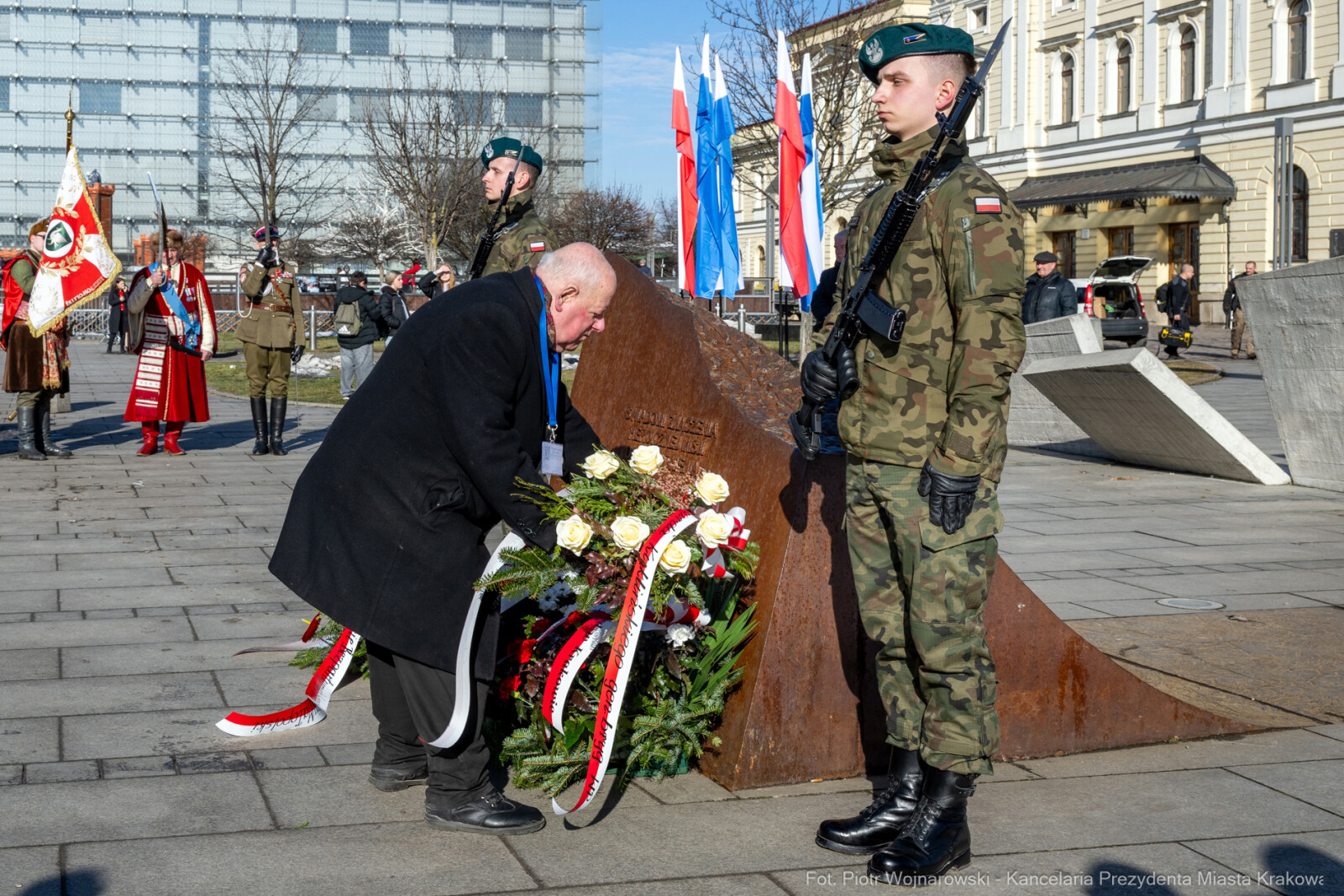 Kukliński, 22 rocznica, obchody, pomnik, znicz, wojsko, zdjęcia  Autor: Piotr Wojnarowski