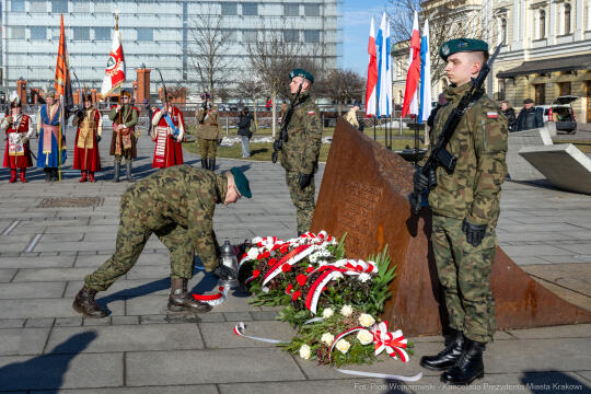 Kukliński, 22 rocznica, obchody, pomnik, znicz, wojsko, zdjęcia
