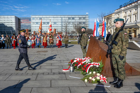 Kukliński, 22 rocznica, obchody, pomnik, znicz, wojsko, zdjęcia