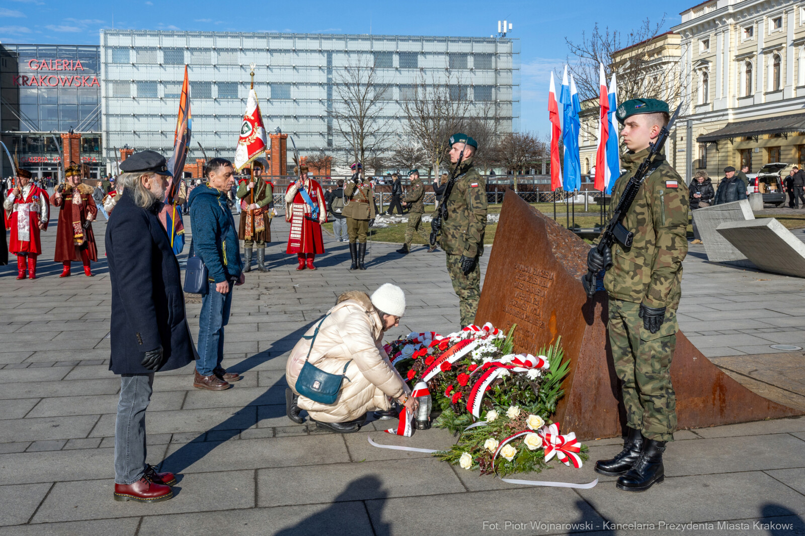 Kukliński, 22 rocznica, obchody, pomnik, znicz, wojsko, zdjęcia  Autor: Piotr Wojnarowski