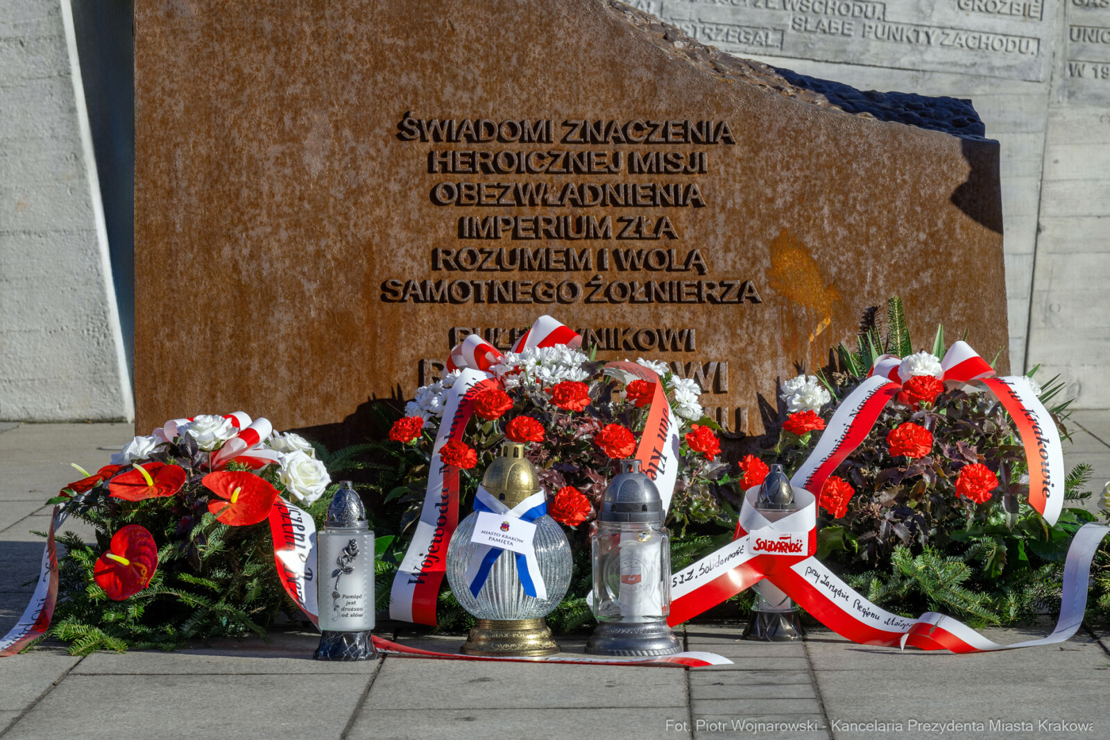 Kukliński, 22 rocznica, obchody, pomnik, znicz, wojsko, zdjęcia  Autor: Piotr Wojnarowski