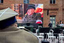 Klatka z filmu z udziałem Pana Jerzego wyświetlona na ekranie podczas uroczystości 