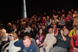 DSCF1801.jpg-Bogowie zeszli na scenę – wyjątkowa premiera Krakowskiego Teatru Międzydomowego.