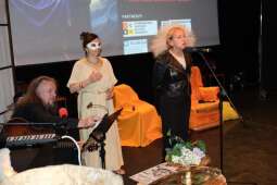 DSCF1806.jpg-Bogowie zeszli na scenę – wyjątkowa premiera Krakowskiego Teatru Międzydomowego.