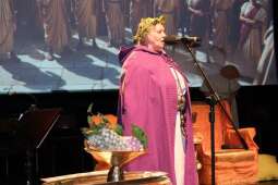 DSCF1815.jpg-Bogowie zeszli na scenę – wyjątkowa premiera Krakowskiego Teatru Międzydomowego.