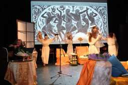 DSCF1819.jpg-Bogowie zeszli na scenę – wyjątkowa premiera Krakowskiego Teatru Międzydomowego.