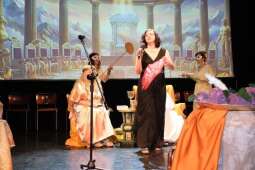 DSCF1842.jpg-Bogowie zeszli na scenę – wyjątkowa premiera Krakowskiego Teatru Międzydomowego.