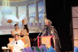 DSCF1869.jpg-Bogowie zeszli na scenę – wyjątkowa premiera Krakowskiego Teatru Międzydomowego.