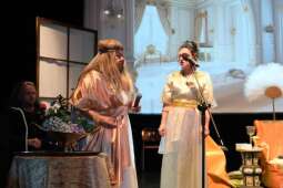 DSCF1898.jpg-Bogowie zeszli na scenę – wyjątkowa premiera Krakowskiego Teatru Międzydomowego.