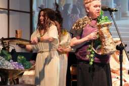 DSCF1922.jpg-Bogowie zeszli na scenę – wyjątkowa premiera Krakowskiego Teatru Międzydomowego.