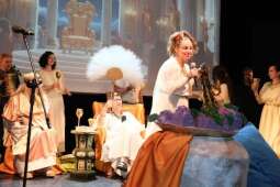 DSCF1931.jpg-Bogowie zeszli na scenę – wyjątkowa premiera Krakowskiego Teatru Międzydomowego.