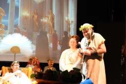 DSCF1951.jpg-Bogowie zeszli na scenę – wyjątkowa premiera Krakowskiego Teatru Międzydomowego.