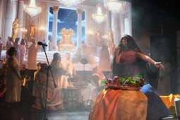 DSCF1963.jpg-Bogowie zeszli na scenę – wyjątkowa premiera Krakowskiego Teatru Międzydomowego.