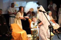 DSCF2018.jpg-Bogowie zeszli na scenę – wyjątkowa premiera Krakowskiego Teatru Międzydomowego.