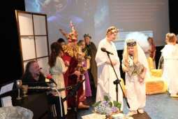 DSCF2046.jpg-Bogowie zeszli na scenę – wyjątkowa premiera Krakowskiego Teatru Międzydomowego.