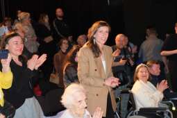 DSCF2057.jpg-Bogowie zeszli na scenę – wyjątkowa premiera Krakowskiego Teatru Międzydomowego.