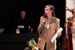 DSCF2062.jpg-Bogowie zeszli na scenę – wyjątkowa premiera Krakowskiego Teatru Międzydomowego.