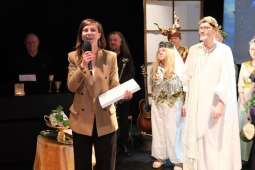 DSCF2064.jpg-Bogowie zeszli na scenę – wyjątkowa premiera Krakowskiego Teatru Międzydomowego.