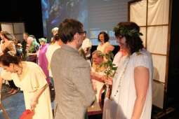 DSCF2072.jpg-Bogowie zeszli na scenę – wyjątkowa premiera Krakowskiego Teatru Międzydomowego.