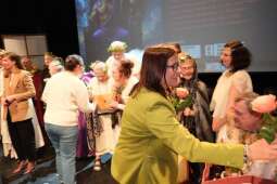 DSCF2078.jpg-Bogowie zeszli na scenę – wyjątkowa premiera Krakowskiego Teatru Międzydomowego.