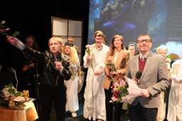 DSCF2084.jpg-Bogowie zeszli na scenę – wyjątkowa premiera Krakowskiego Teatru Międzydomowego.