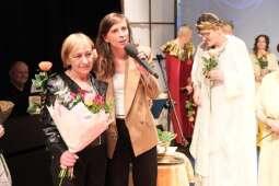 DSCF2125.jpg-Bogowie zeszli na scenę – wyjątkowa premiera Krakowskiego Teatru Międzydomowego.