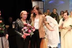 DSCF2126.jpg-Bogowie zeszli na scenę – wyjątkowa premiera Krakowskiego Teatru Międzydomowego.