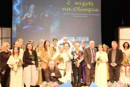 DSCF2131.jpg-Bogowie zeszli na scenę – wyjątkowa premiera Krakowskiego Teatru Międzydomowego.