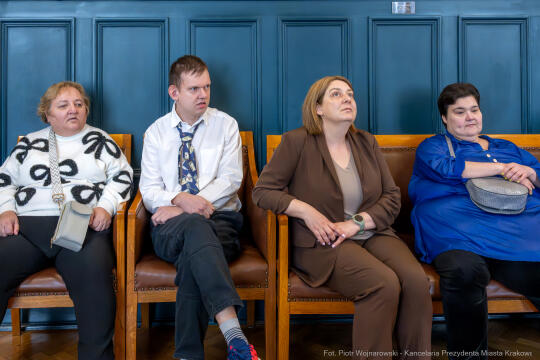 UMK_2622.jpg-Miszalski, DPS, wizyta, Urząd Miasta, zdjęcia