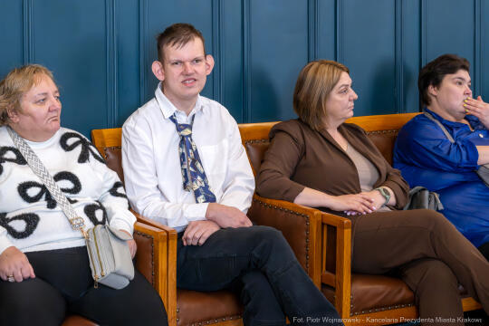 UMK_2631.jpg-Miszalski, DPS, wizyta, Urząd Miasta, zdjęcia