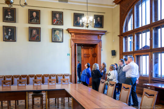 UMK_2659.jpg-Miszalski, DPS, wizyta, Urząd Miasta, zdjęcia