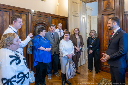 UMK_2702.jpg-Miszalski, DPS, wizyta, Urząd Miasta, zdjęcia