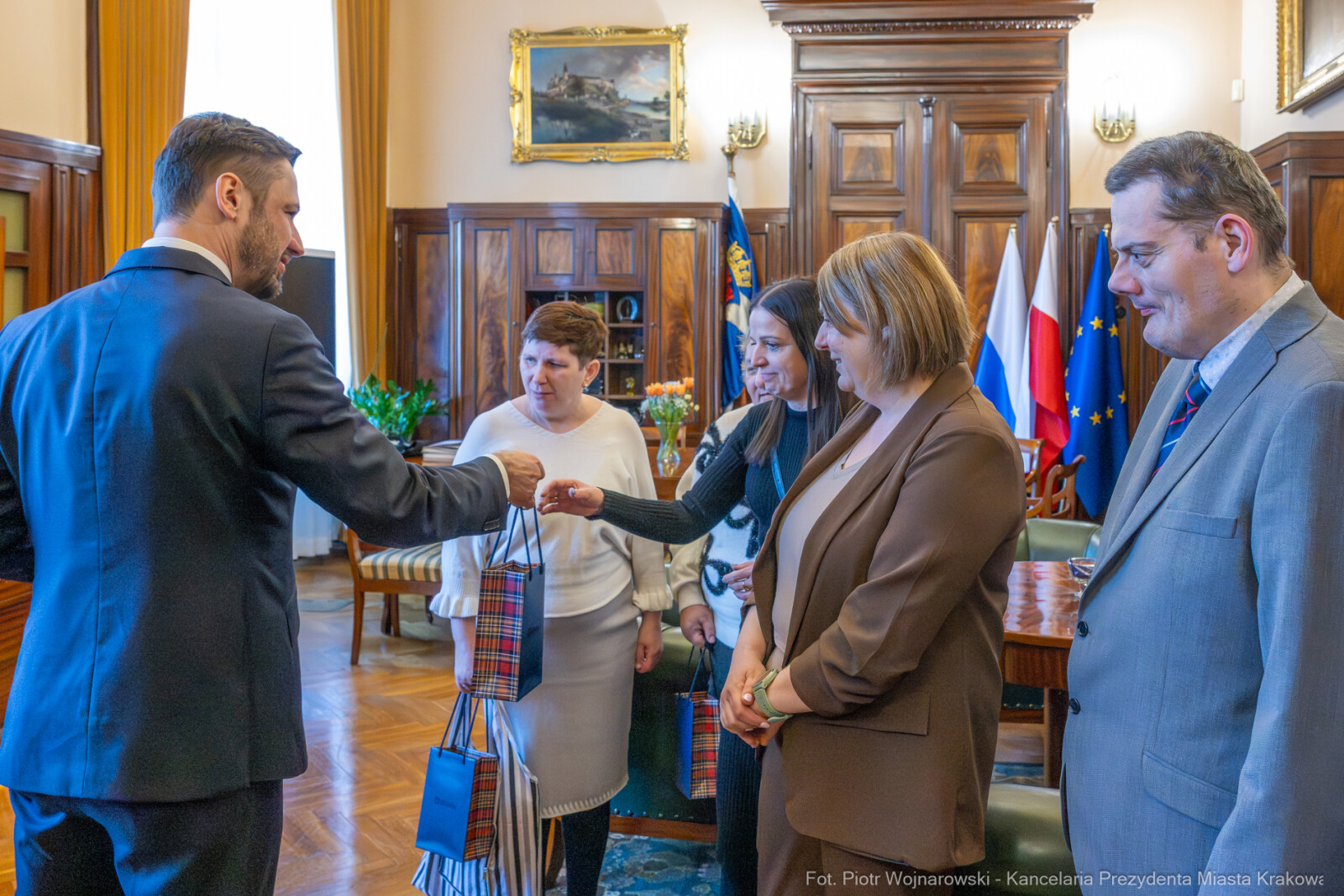 UMK_2752.jpg-Miszalski, DPS, wizyta, Urząd Miasta, zdjęcia  Autor: Piotr Wojnarowski