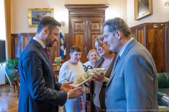 UMK_2813.jpg-Miszalski, DPS, wizyta, Urząd Miasta, zdjęcia