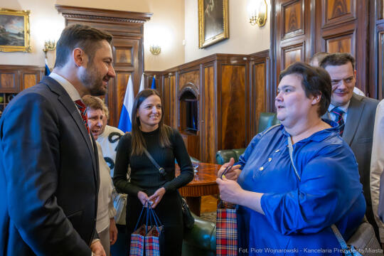 UMK_2853.jpg-Miszalski, DPS, wizyta, Urząd Miasta, zdjęcia