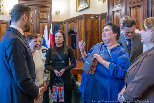 UMK_2860.jpg-Miszalski, DPS, wizyta, Urząd Miasta, zdjęcia