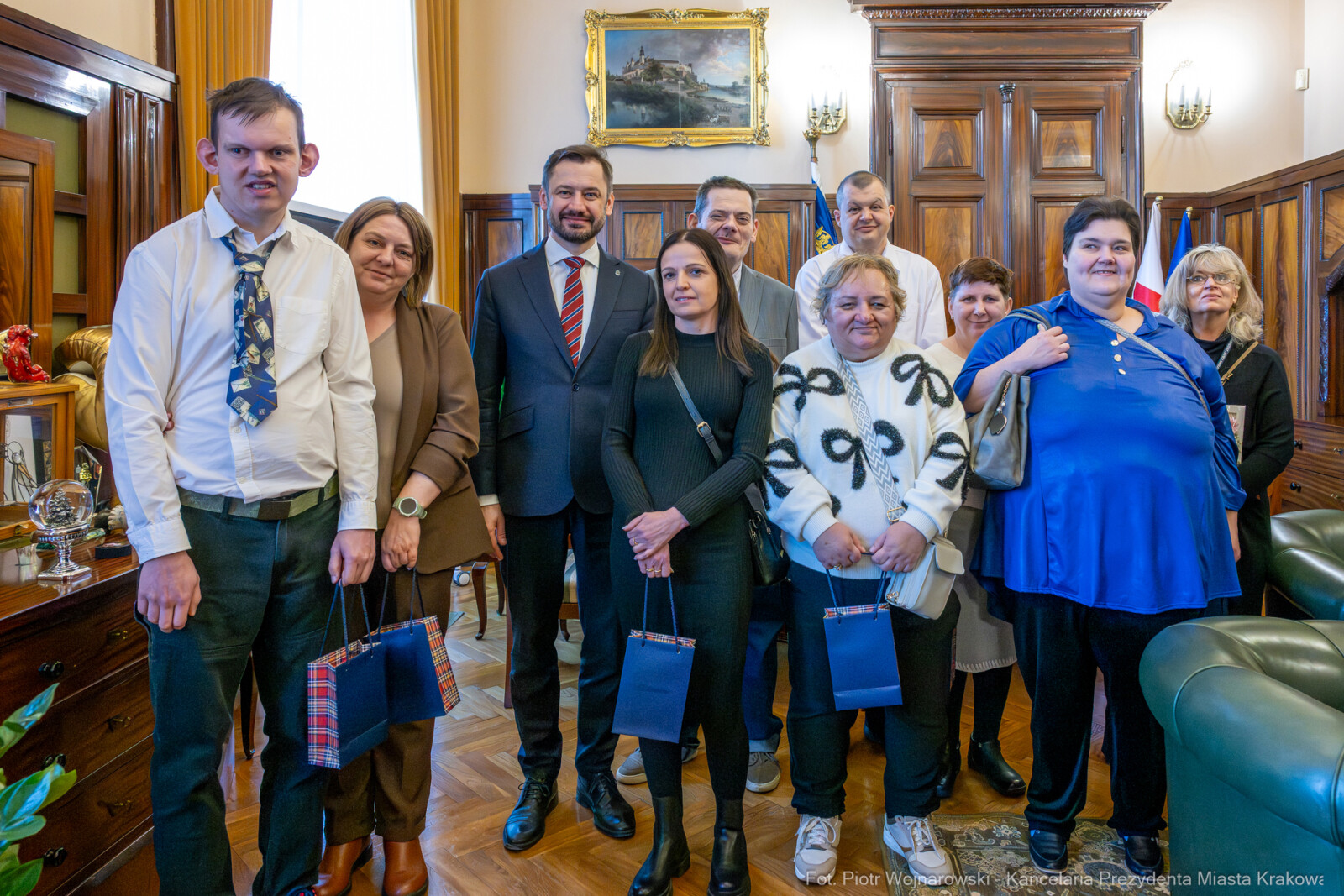 UMK_2953.jpg-Miszalski, DPS, wizyta, Urząd Miasta, zdjęcia  Autor: Piotr Wojnarowski