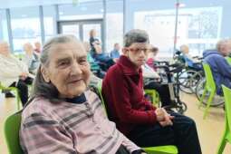 Na zdjęciu zadowolone Mieszkanki podczas występu dzieci z Przedszkola nr 42 Sióstr Urszulanek Unii Rzymskiej w Krakowie.