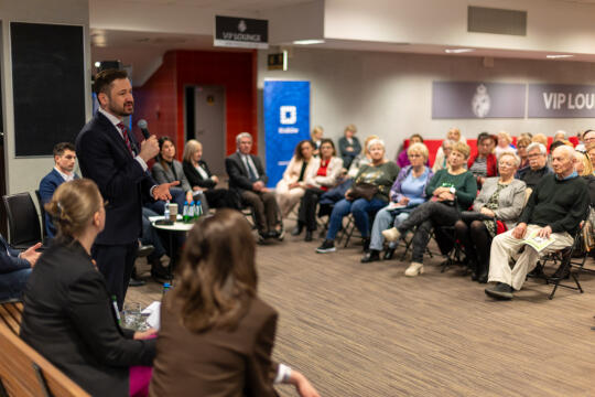 0S4A2526.jpg-Seniorzy, PMK, zdjęcia