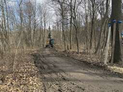 IMG_3051.jpg-Nowa ścieżka powstaje w lesie koło Bonarki