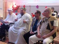 LnvP10do.jpg-Dzień Kobiet od początku świata – występ Grupy Artystycznej „Wrzos”.