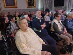 OQa1XzhQ.jpg-Dzień Kobiet od początku świata – występ Grupy Artystycznej „Wrzos”.