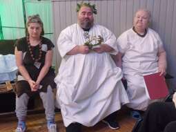 maTzM2jW.jpg-Dzień Kobiet od początku świata – występ Grupy Artystycznej „Wrzos”.