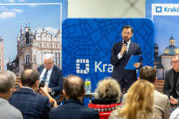 0S4A6893.jpg-„Ławka dialogu” – Prezydent spotkał się z mieszkańcami Krowodrzy